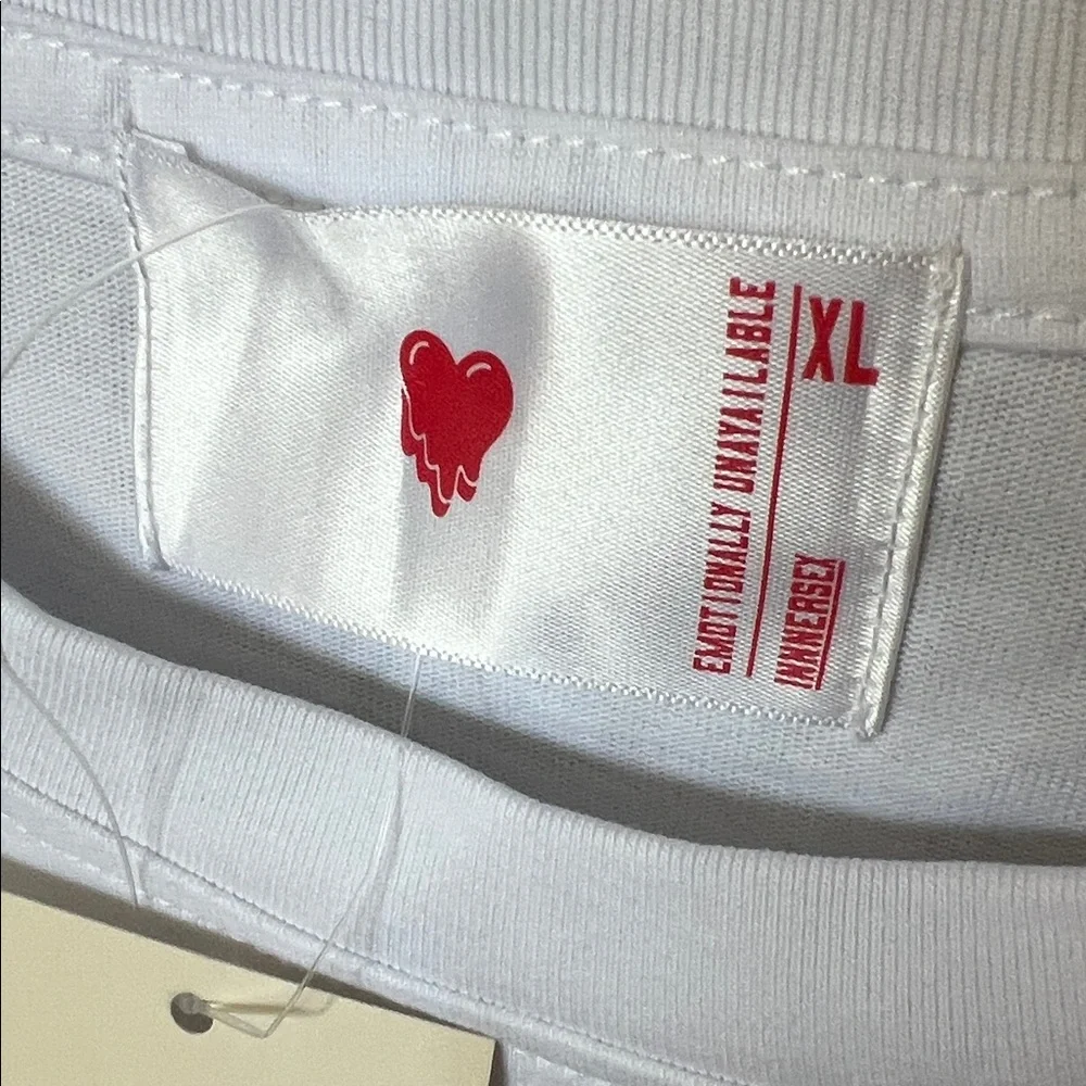 Emotionally Unavailable Balloon Boy Tee White Graphic Heart 100% Cotton XL NEW